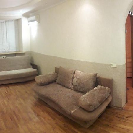 Appartment Near M. 23 Serpnya Charkiv Esterno foto