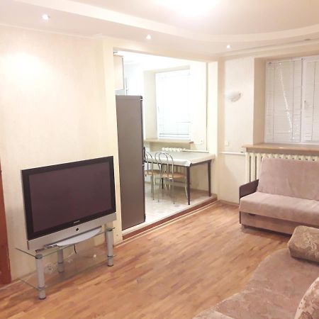 Appartment Near M. 23 Serpnya Charkiv Esterno foto