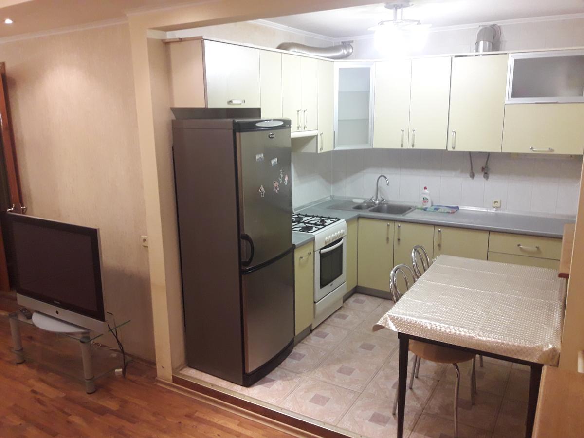 Appartment Near M. 23 Serpnya Charkiv Esterno foto