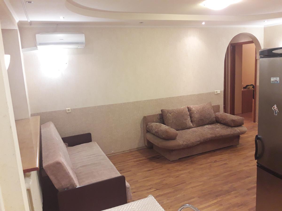 Appartment Near M. 23 Serpnya Charkiv Esterno foto
